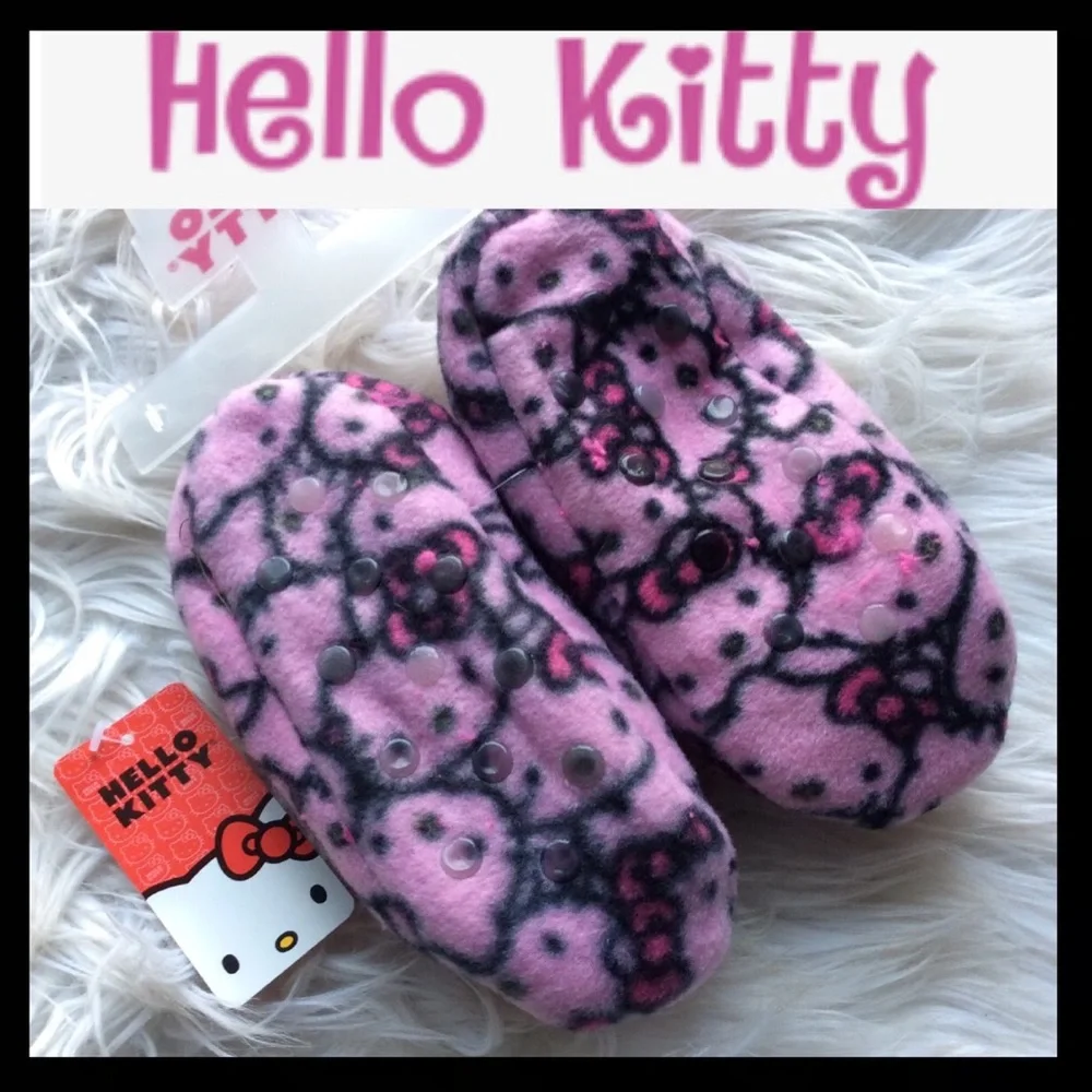 NWT Hello Kitty Fleece Pom Pom Slippers